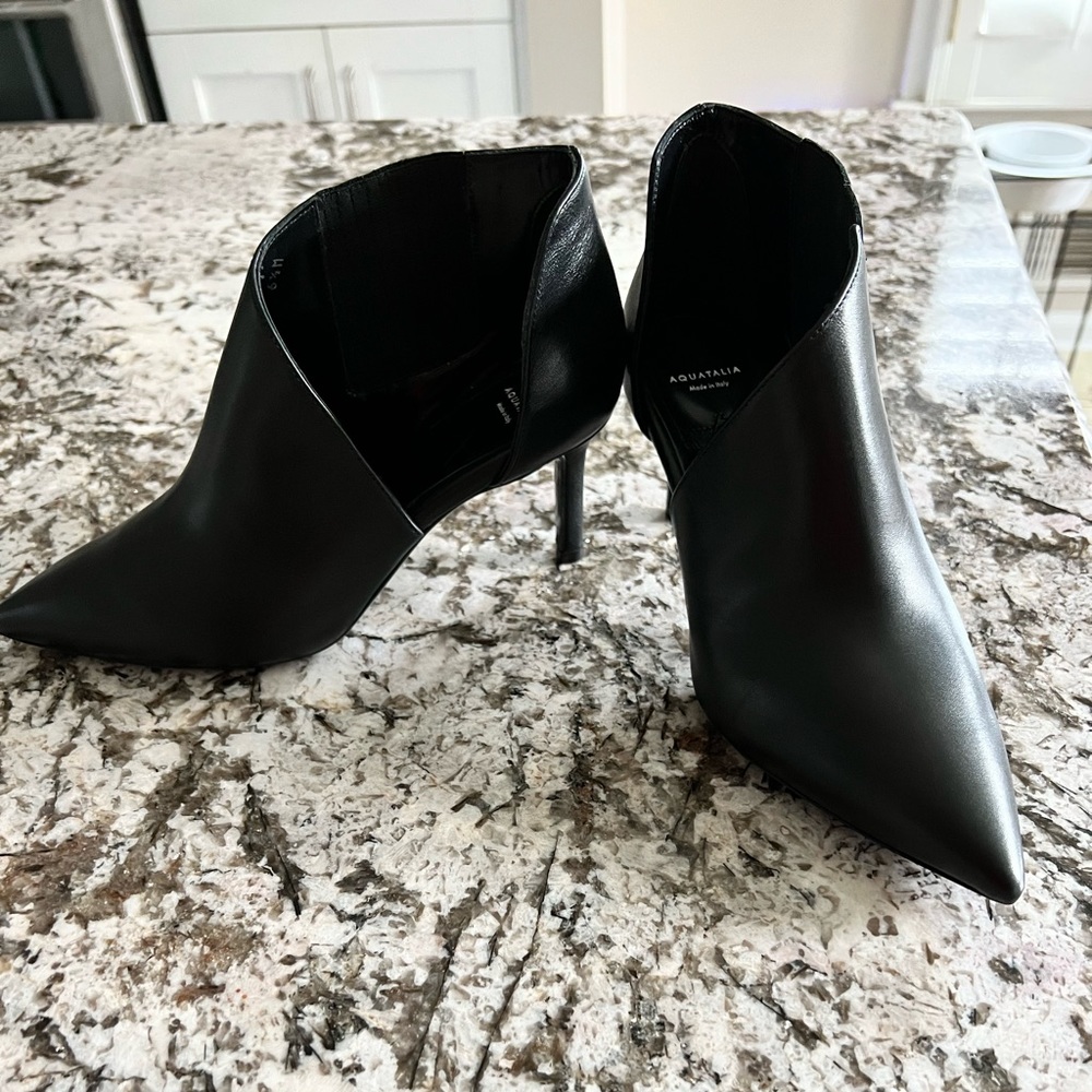 New! Womens Aquatalia Black Leather Pointy Ankle boot